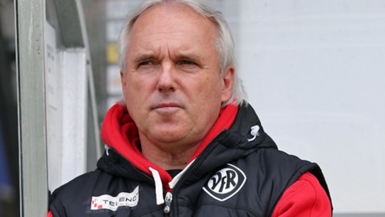 Befindet sich mit seiner Mannschaft in der Vorbereitung auf die kommende Saison: Aalens Trainer Peter Vollmann.