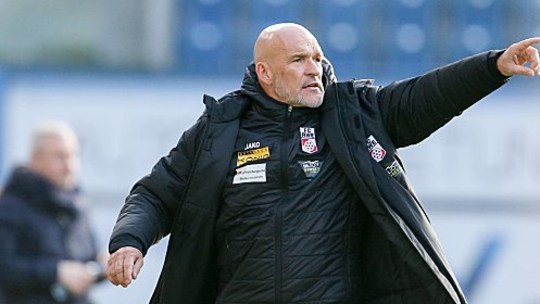 Hofft, dass es für Erfurt wieder aufwärts geht: Trainer Stefan Emmerling.