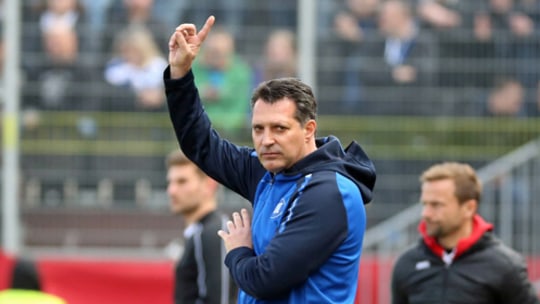 Will an den Aufstiegsplätzen dranbleiben: Karlsruhes Cheftrainer Alois Schwartz.