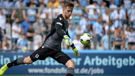 Auch er bleibt 1860 München erhalten: Keeper Marco Hiller.