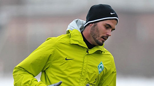Des Stürmers neue Kleider: Denni Avdic im Trainingsanzug des SV Werder Bremen. 