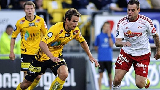 Schon für Lilleström am Ball: Henning Hauger (Mi.).