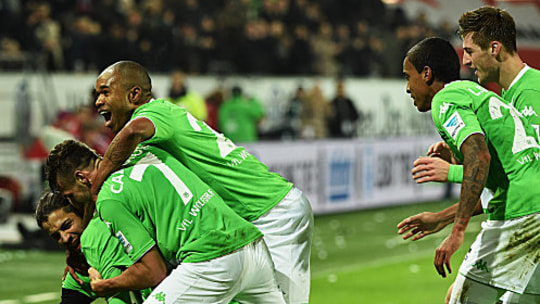 Der VfL Wolfsburg bot den eigenen Fans im ausverkauften Haus ein Fußballfest - 4:1 gegen Bayern.