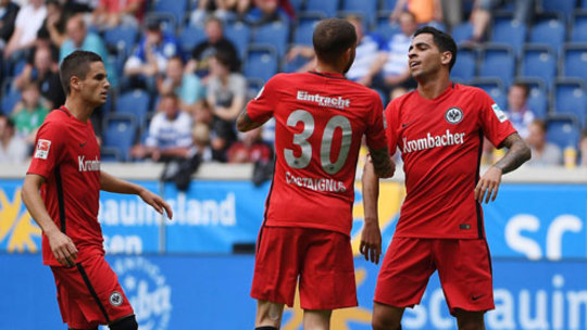 Erstes Tor im Eintracht-Dress: Omar Mascarell (r.).