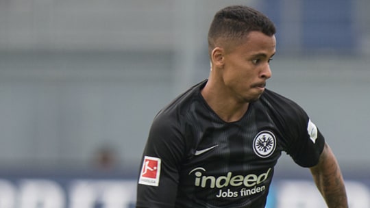 Spielt bei der Eintracht vor: Mittelfeldspieler Allan.