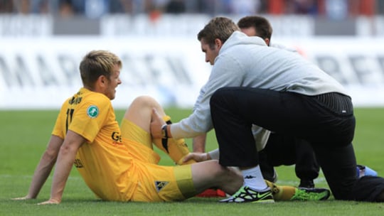 Das linke Knie lädiert: Sascha Rösler (hier beim KSC) muss lange pausieren.