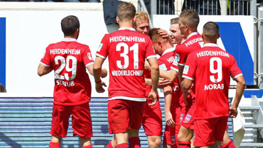 Heidenheim im Freudentaumel: Frank Schmidts Mannschaft hat den Klassenerhalt sicher - nun steht das Derby an.