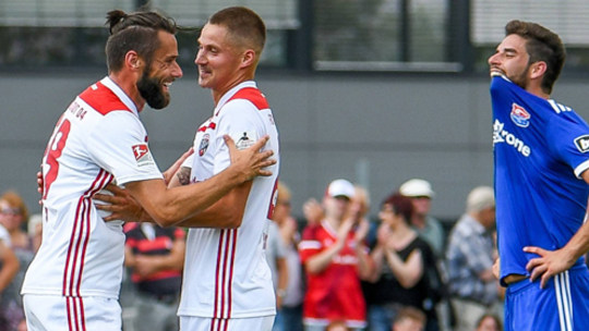 Die beiden Testspiel-Torschützen: Ingolstadts Christian Träsch (l.) und Unterhachings Stefan Schimmer (r.).