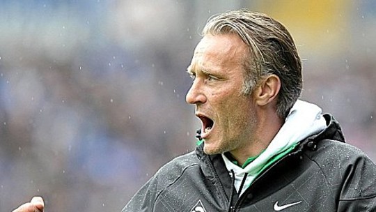 Freut sich über den gelungenen Saisonauftakt: Thomas Wolter, Coach von Werder Bremen II.