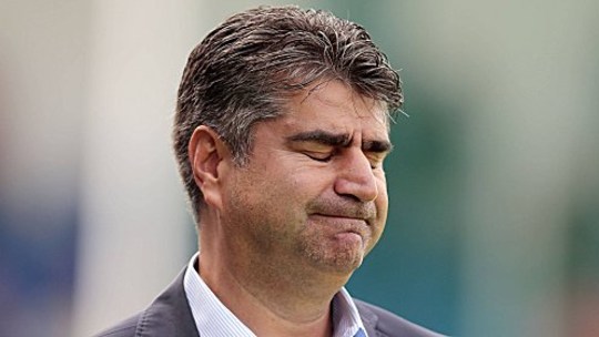 Frust in Aschaffenburg: Viktoria-Trainer Antonio Abbruzzese hadert nach der 0:2-Niederlage gegen Memmingen mit seinem Team.