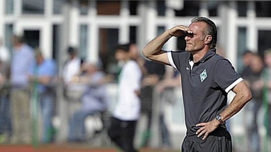 Blickt gespannt Richtung Derby: Werder-Coach Thomas Wolter.