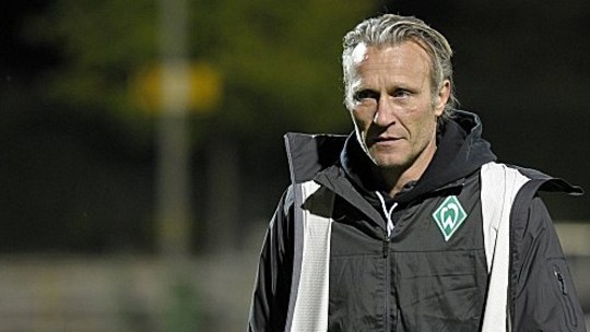 Sitzt seit über zehn Jahren auf der Bank der U 23: Werder-Trainer Thomas Wolter.