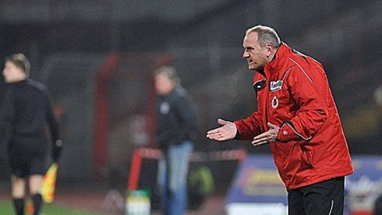 Sieht keinen Grund zur Panikmache: Viktoria-Coach Ralf Aussem.