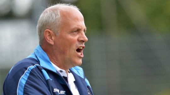 Energischer Beifall: Wiedenbrücks Coach Alfons Beckstedde hat derzeit viel Freude an seinem Team.