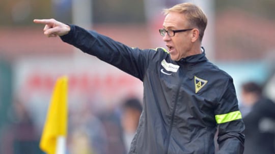 Hält die Euphorie in Aachen unter Kontrolle: Alemannia-Coach Peter Schubert.