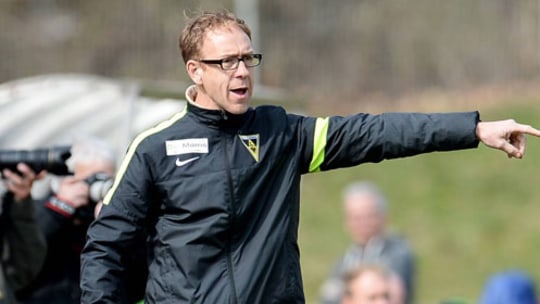 Weiß um die Gefährlichkeit der Borussen-Reserve: Aachens Trainer Peter Schubert.