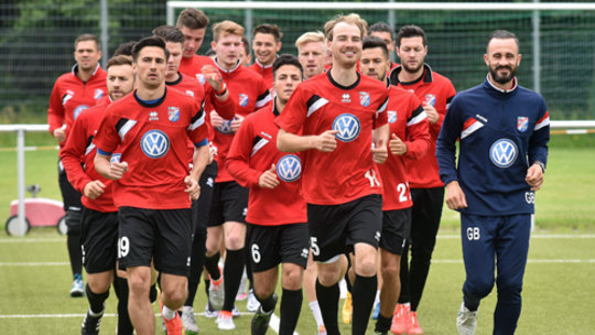 Die Spieler von Lupo/Martini Wolfsburg feiern in zwei Wochen ihr Debüt in der Regionalliga.