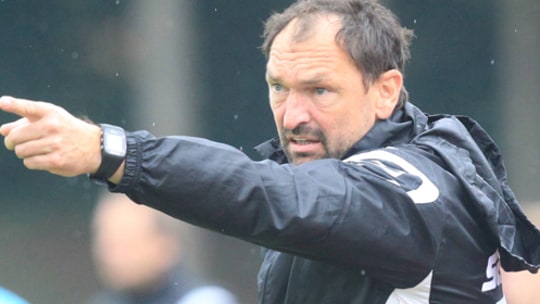 Haderte mit der Chancenverwertung seiner Mannschaft: Cottbus-Trainer Claus-Dieter Wollitz