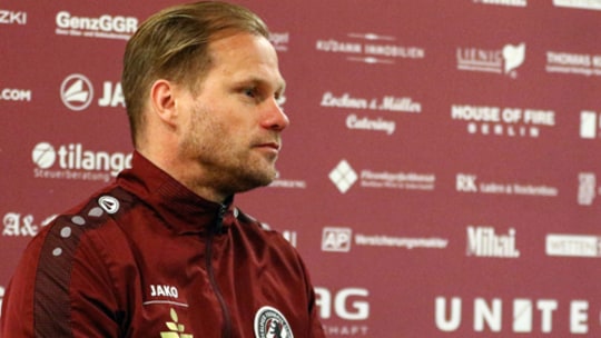 Cheftrainer René Rydlewicz kassierte mit dem BFC Dynamo eine bittere 1:6-Niederlage gegen RB Leipzig II.