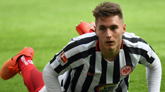 "Ich frage mich, was Real Madrid mit Sergio Ramos machen müsste": Frankfurts suspendierter Guillermo Varela. 