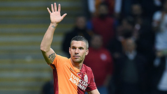 Gewappnet für das heiße Istanbuler Derby gegen Fenerbahce: Galatasaray-Stürmer Lukas Podolski.