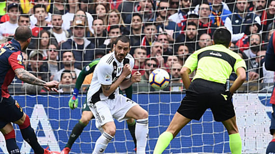 Tor gegen den Ex-Klub: Stefano Sturaro (li.) trifft für Genua gegen Juventus.
