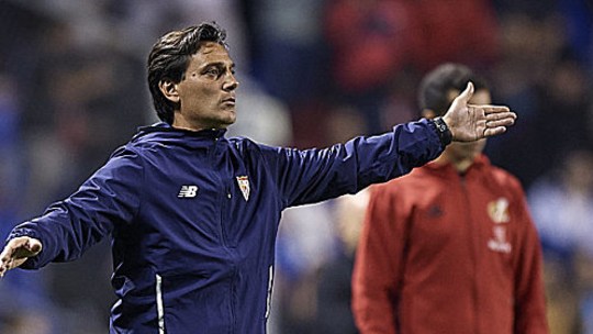 Alles Dirigieren half nichts: Vincenzo Montella konnte die Talfahrt des FC Sevilla nicht stoppen.