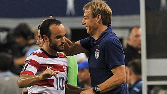 Bild aus vergangenen Zeiten: Landon Donovan (li.) und US-Nationaltrainer Jürgen Klinsmann. 