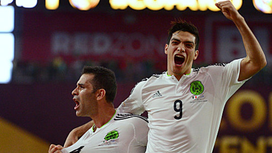 Triumphaler Start ins Turnier: Mexiko, hier Rafael Marquez und Raul Jimenez (re.) feierte ein 3:1 über Uruguay.