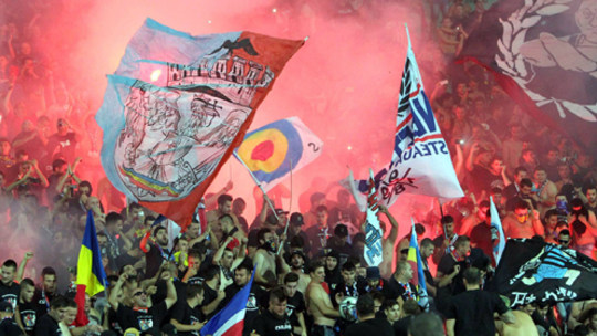 Fremdenfeindliche Gesänge: Steaua-Fans in Sofia.