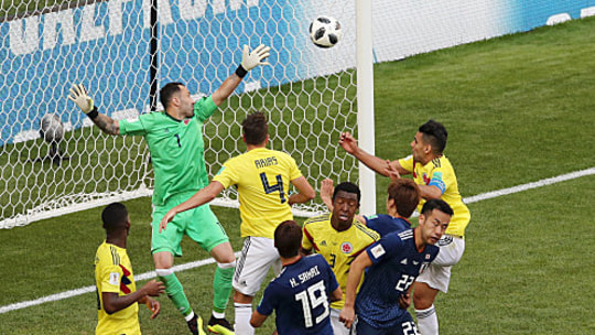 Kopfball ins Glück: Yuya Osako (3.v.r.) trifft zum 2:1 für Japan. 