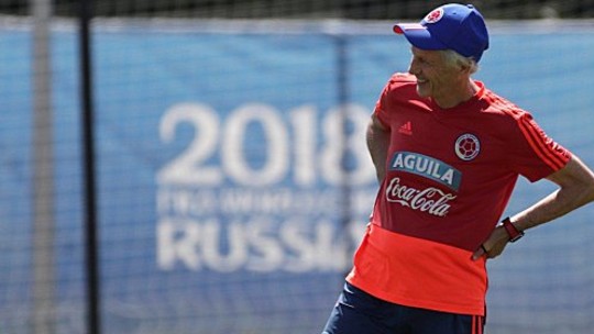 Gute Laune vor England - und doch etwas Sorge wegen James? José Nestor Pekerman.