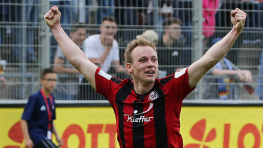 Traf im Landespokalfinale gegen die Stuttgarter Kickers dreifach: Dorfmerkingens Fabian Weiß.