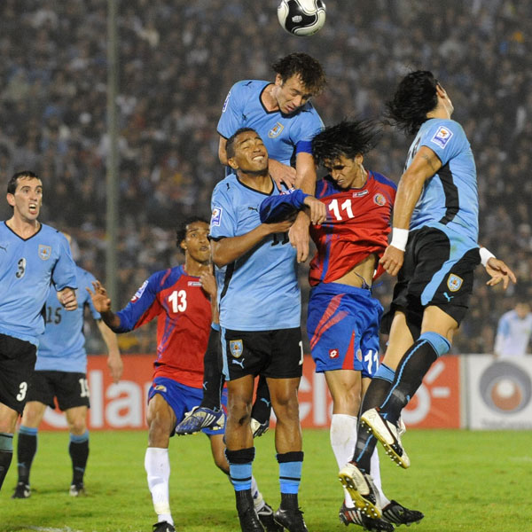 Ruiz gegen gleich drei Uruguayer