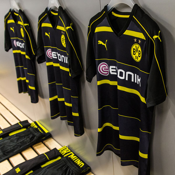 So sieht das neue BVBAuswärtstrikot aus Bundesliga Bildergalerie kicker