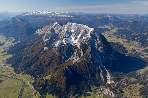 Gut 1700 Höhenmeter über dem Talboden ist der Grimming ein absoluter Hingucker.
