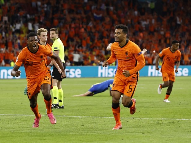 EM 2020 » Gruppe C » Samstag, 13. Juni 2021 21:00 Uhr » Niederlande - Ukraine 3:2 (0:0) Http%3A%2F%2Fmediadb.kicker.de%2Fwcms%2F7110%2F77757%2F8CC73548-B759-471E-BA77-F347EF97ECC6