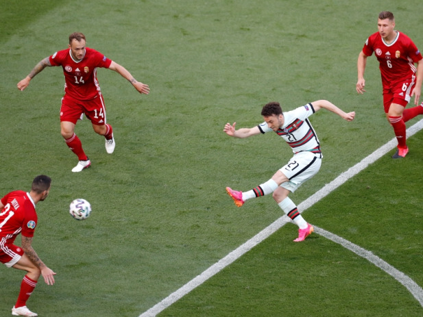 EM 2020 » Gruppe F » Dienstag, 15. Juni 2021 18:00 Uhr » Ungarn - Portugal 0:3 (0:0) Http%3A%2F%2Fmediadb.kicker.de%2Fwcms%2F7114%2F77789%2FC3163222-0DF5-44F4-9090-F93B0477BB1B