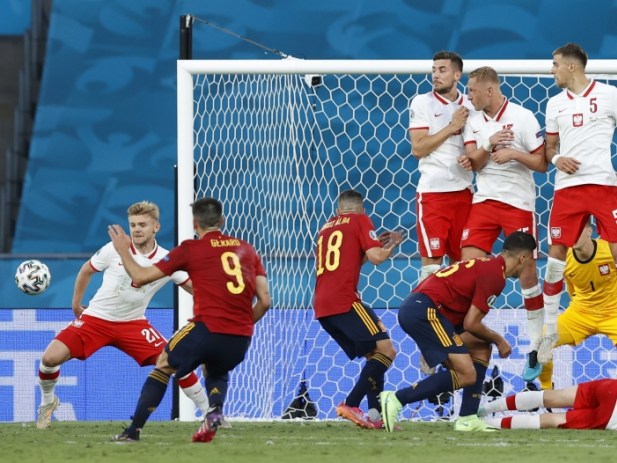 EM 2020 » Gruppe E » Samstag, 19. Juni 2021 15:00 Uhr » Spanien - Polen 1:1 (1:0) Http%3A%2F%2Fmediadb.kicker.de%2Fwcms%2F7127%2F78013%2F6B7ABDEA-B487-4858-A143-FF95D9559BDF