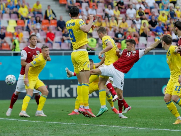 EM 2020 » Gruppe C » Montag, 21. Juni 2021 18:00 Uhr Ukraine - Österreich 0:1 (0:1) Http%3A%2F%2Fmediadb.kicker.de%2Fwcms%2F7131%2F78106%2FC73A355D-8783-4F64-B16A-2A58E82A8961