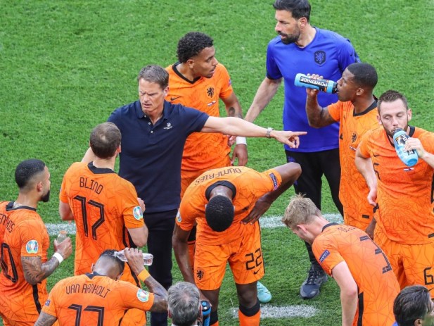 Achtelfinale 3. Spiel Sonntag 26.06. 2021 18:00 Uhr Niederlande - Tschechien Http%3A%2F%2Fmediadb.kicker.de%2Fwcms%2F7144%2F78310%2F613798CC-1191-485C-B36B-89068B1B498A