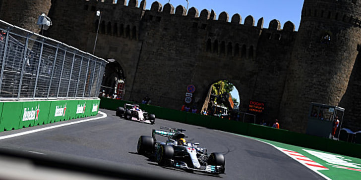 Startet am Sonntag in Baku von der Pole: Lewis Hamilton.