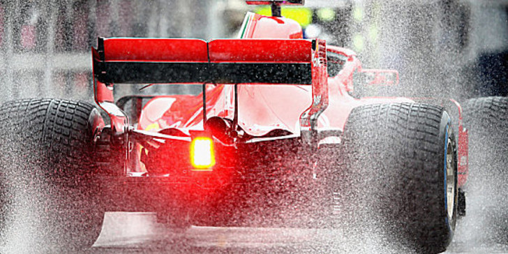 Jede Menge Wasser auf der Strecke: Sebastian Vettel am Samstag in Hockenheim.