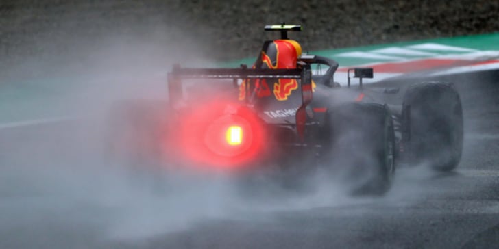 Schlechte Sicht: Im Königlichen Park von Monza regnete es zum Auftakt ins Grand-Prix-Wochenende. Im Bild Verstappen.