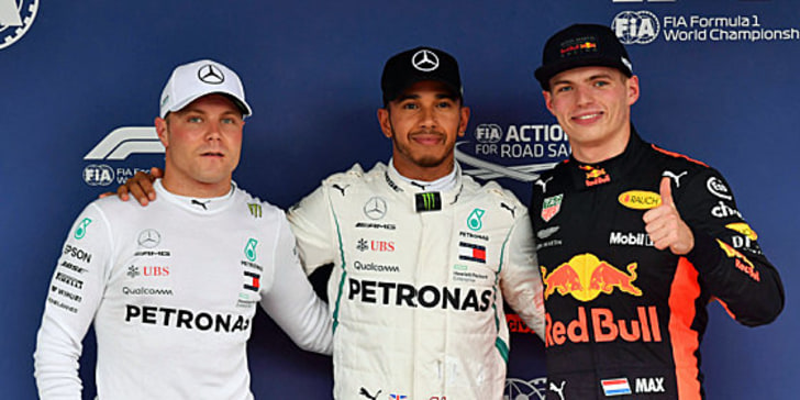 Polesetter Lewis Hamilton, eingerahmt von Valtteri Bottas (l.) und Max Verstappen.