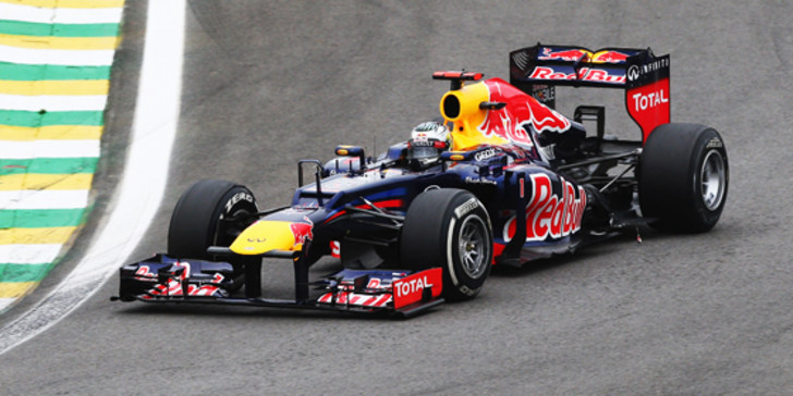 Titel-Hattrick! Red-Bull-Pilot Sebastian Vettel reichte ein sechster Platz in Sao Paulo zum dritten WM-Titel in Folge.
