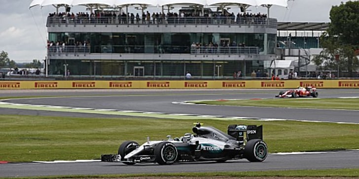 Nico Rosberg steht vor dem Rennen in Silverstone unter Druck. Beim Freien Training lag er knapp hinter seinem Rivalen Lewis Hamilton. 