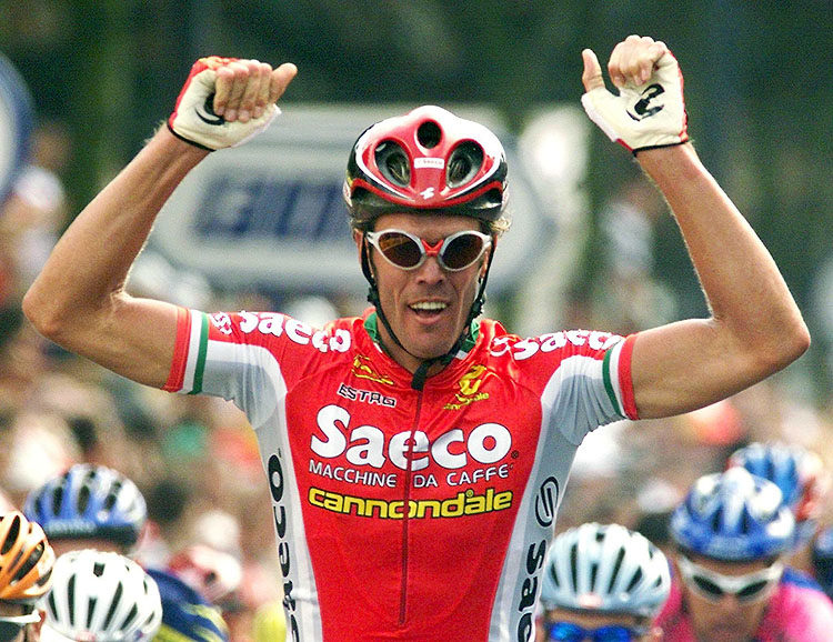 1999 raste das Feld 191 Kilometer von Laval nach Bois und hatte am Ende eine unfassbare Durchschnittsgeschwindigkeit von 50,355 km/h. Am Ende der rasenden Hatz siegte Mario Cipollini. 