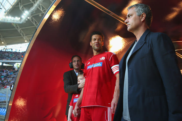 Als Trainer der Weltauswahl engagierte Ballack seinen Ex-Coach bei Chelsea - José Mourinho.