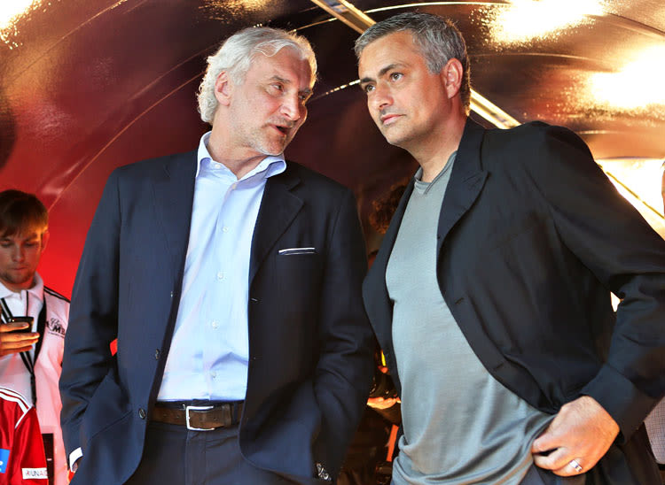 Rudi Völler, Coach von "Ballack and Friends", traf sich am Rande der Partie mit Mourinho und unterhielt sich wohl über den Schürrle-Transfer zu Chelsea mit dem alten und neuen Coach der Londoner.